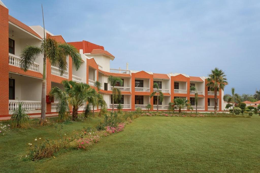 Naturoville Wellness Resort Rishikesh - Surrounded By Nature, Rooted In Wellness Doiwala Luaran gambar